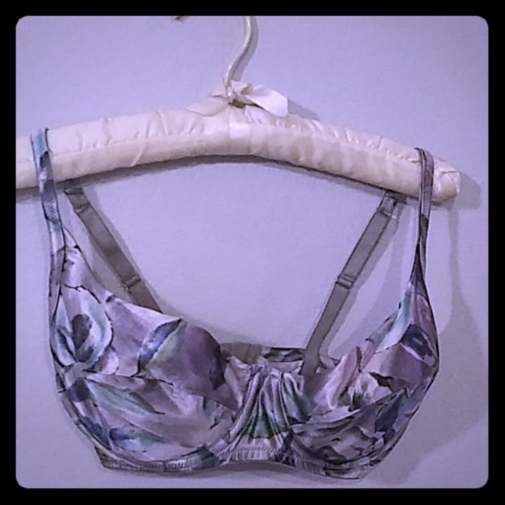 Victoria Secret 34D Bra